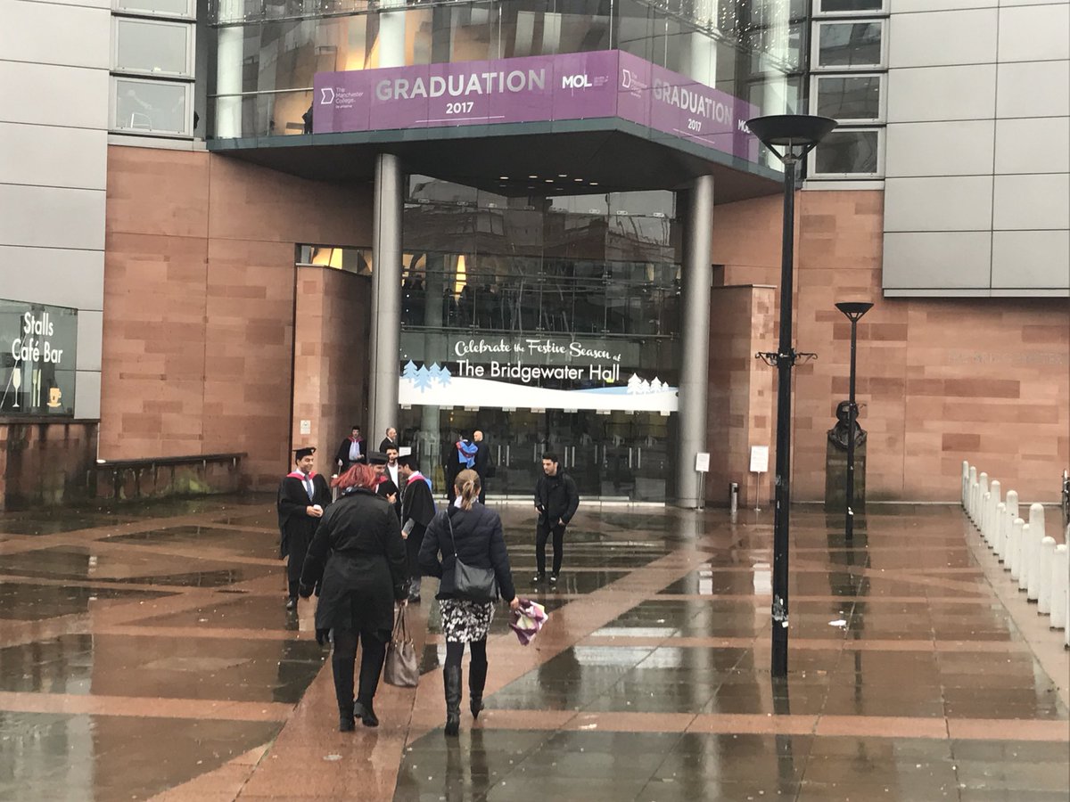 JiarDean's tweet photo. Today is the #MOLGraduation2017 at Bridgewater Hall https://t.co/LPnWzmkzGd