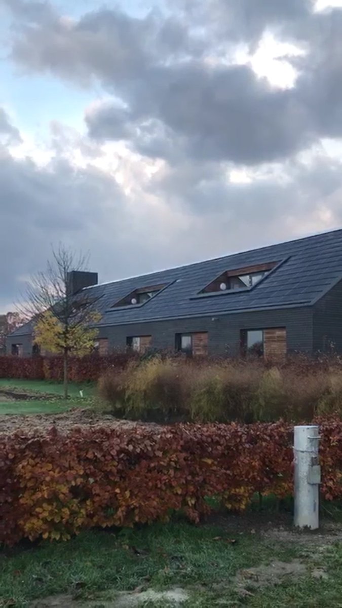 Vandaag geboren te Haaren NB, Cello 27,5 kWp. En met dit .... weer al de eerste kWh geproduceerd! Felicitaties <a href="/ExasunNL/">Exasun</a> <a href="/SolarEdgePV/">SolarEdge</a> <a href="/100ZONNIG/">100% ZONNIG</a> <a href="/solartip/">Peter van der Zijde (geïntegreerde solar, BIPV)</a> @marcdankers <a href="/Isovlas/">Isovlas Oisterwijk</a> en vele anderen. <a href="/Polder_PV/">Polder PV</a> tel jij m mee?