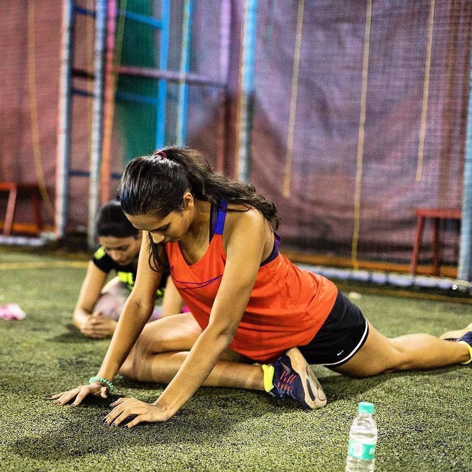 FitNutIN's tweet photo. Some Monday Wisdom from @sharvibhujbal 
Your Glutes Are a Team. The three players that make up your glutes are the gluteus maximus, gluteus medius, and the gluteus minimus. The maximus is pretty much the M.V.P. It creates the shape of your butt and works… https://t.co/uO2UEGhzjR https://t.co/RTagPXTZBK