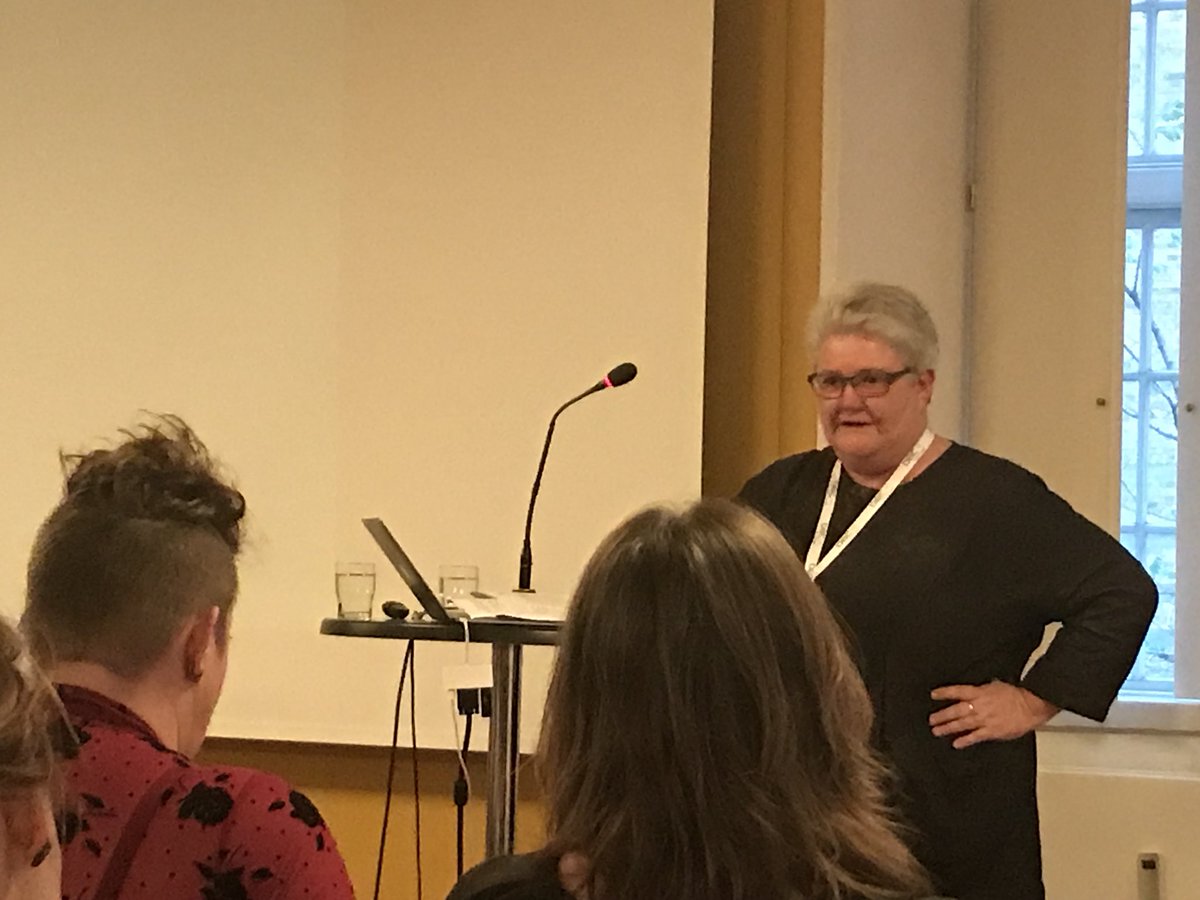 lars_linderholm's tweet photo. “Vi var lige ved at klippe overskægget af ham” og “gå aldrig ned på kage”. Et fremragende indlæg på @FremtidsBib konference om ældrefælleskaber og kultur. Læs deres rapport her https://t.co/A87BSLhlYE https://t.co/R7iBhwQbdY