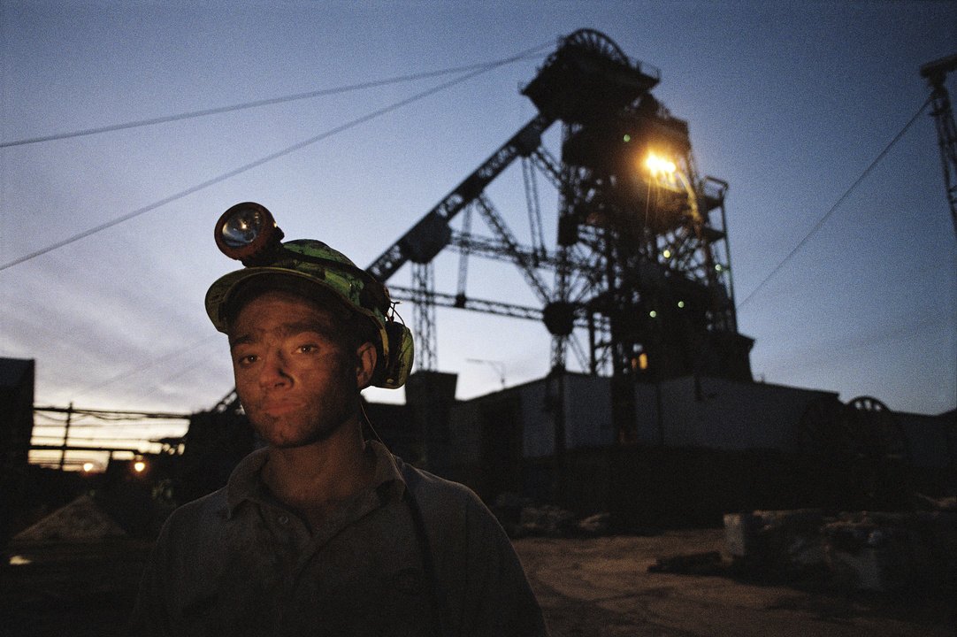 CollectifArgos's tweet photo. "A 19 ans, Jack fait partie des quarante nouvelles recrues de la mine de #HatfieldColliery dans le #Yorkshire réouverte fin 2006" @Collanges #DerniersMineurs #RoyaumeUni #ArchivesArgos https://t.co/LxmAtscSRx
