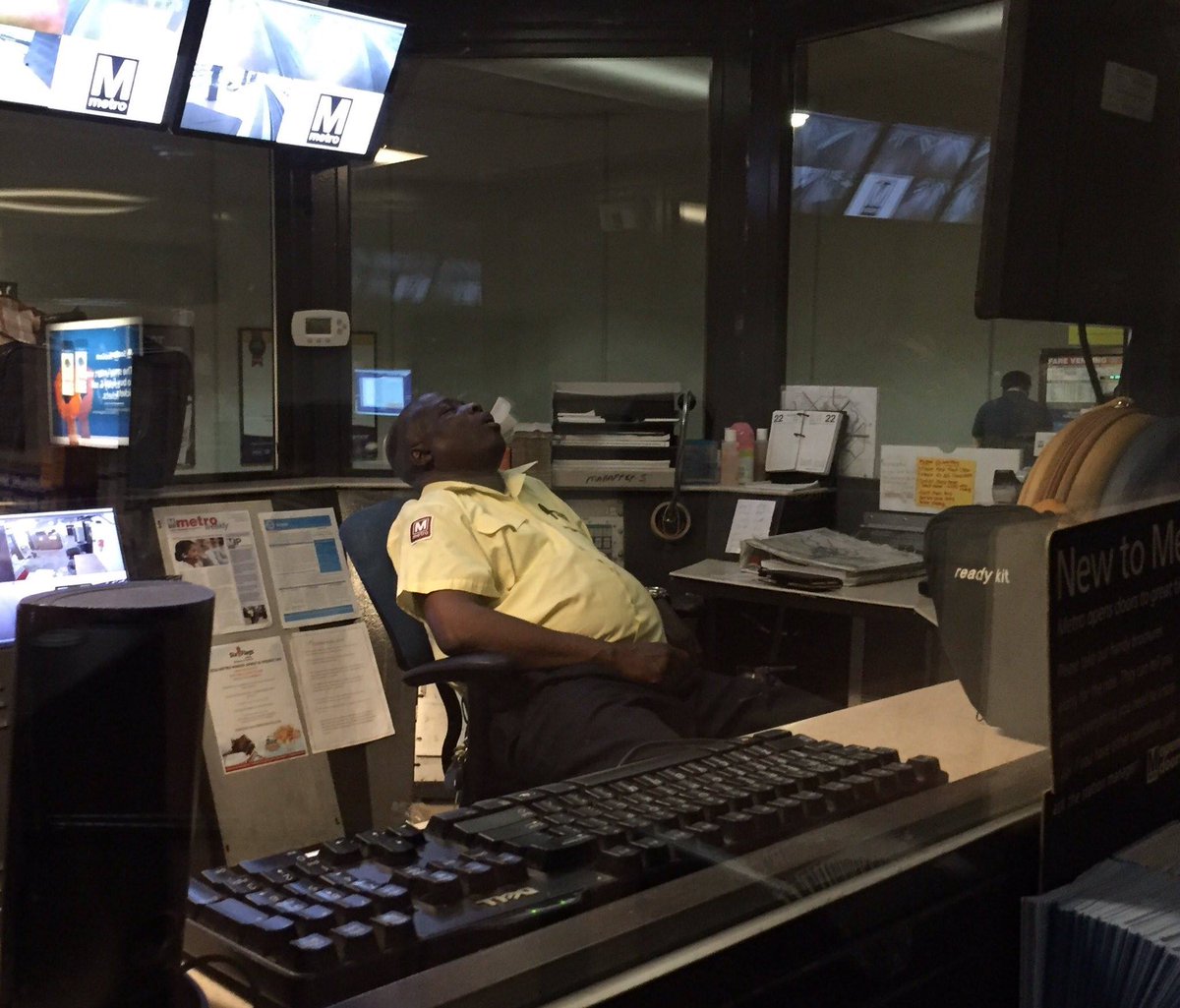 FakeJackieJeter's tweet image. On the plus side, Red Line riders, @WMATA supports good paying jobs! - Team @ATULocal689 #FundMetro #SaveOurSystem