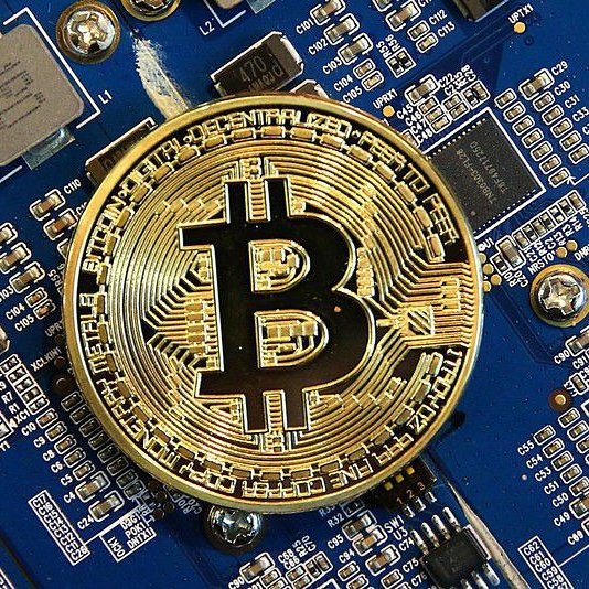 socialbizznet's tweet photo. El Bitcoin ya llegó a U$S 9.000 🤔😮 #bitcoin #negocios https://t.co/nbuXcZqTwh