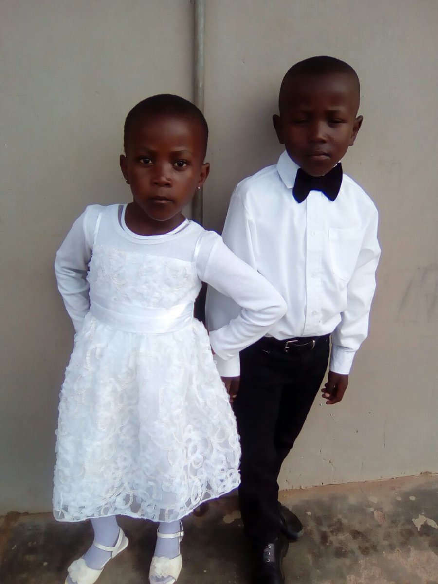 DBomza's tweet photo. #GraduationDay17 #Twins #KuhleAndLiyema https://t.co/k31yLtNOPt