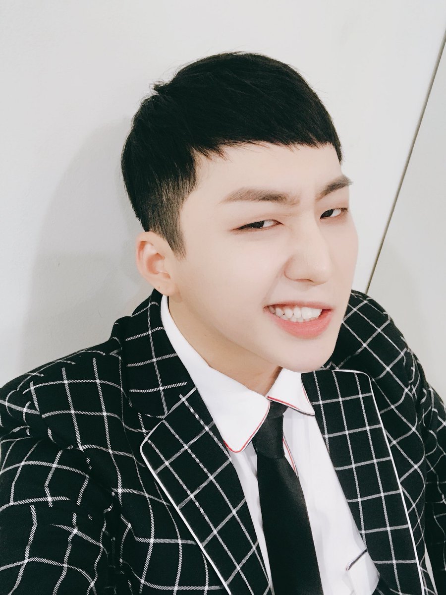 KimDaesungBR's tweet photo. [FOTO] 27.11.17 - Atualização do twitter/instagram @ACESEAAIITE.

😬 https://t.co/Ki5KQwJSLG