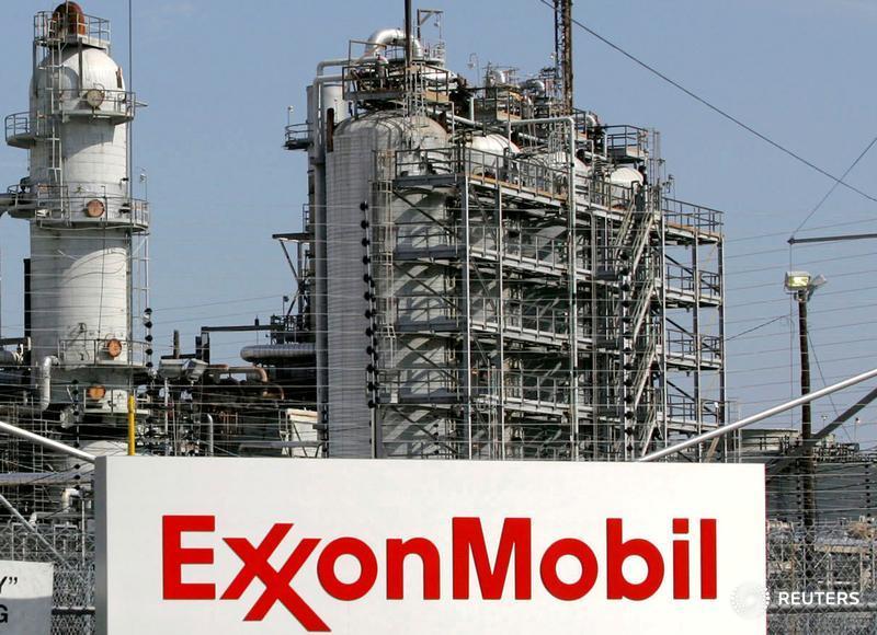 Reuters's tweet photo. Exclusive: Exxon Mobil CEO revamps refining, chemical operations amid volatile oil and natural gas prices https://t.co/h2M7E06Und via @ErnestScheyder and Erwin Seba $XOM #ReutersEnergy https://t.co/9SyaqecJNu