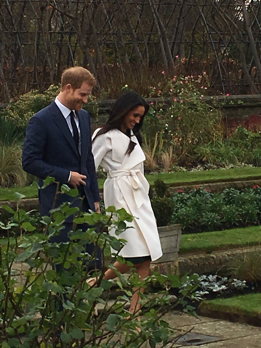 byEmilyAndrews's tweet photo. Here they are!!#PrinceHarry #MeghanMarkle https://t.co/Ym1bmUhGjB