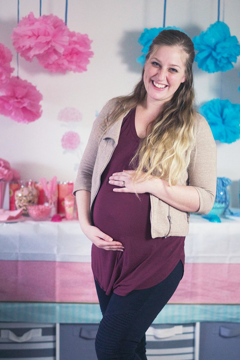 rachburgesmusic's tweet photo. Right before we left town I got to host a baby shower for one of my girlfriends, it was a perfect excuse to have a party and say goodby before heading out. Pictures, along with tips for hosting a baby shower, on the blog today: https://t.co/ajMblLJYny #RegisteringForBaby #ad https://t.co/q85xnlYj7p