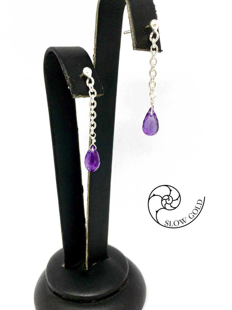 Slow_Gold's tweet photo. Orecchini in argento 925‰ con Gocce di Ametista.  #etsy #gioielli #orecchini #viola #argento #gemmaagoccia #natale https://t.co/6h0uQm7AT4 https://t.co/FjrrHcqgVT