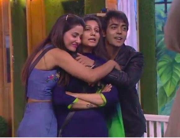 SandyVIVO_'s tweet photo. We Love Hina Team #BiggBoss11 #BigBoss11 #BB11 #HinaKhan #PriyankSharma #lovetyagi #WeSupportHinaKhan #WeSupportLove #WeekendKaVaar #SalmanKhan #WeSupportSapna #vos #WeekendKaVaarWithSalmanKhan
Retweet : #HinaTeamHaters
Like 👍 : #hinateamlove
#sandyvivo #sandyali #wazidali https://t.co/YlrC8ryxON