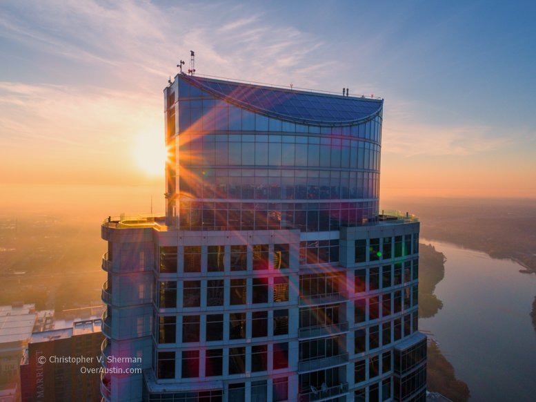 cvsherman's tweet photo. Top of the Morning, Austin.
This morning's sunrise from the top of the #Austonian, just before the fog rolled in. #atxweather #austintx https://t.co/kJpXuJFAuL