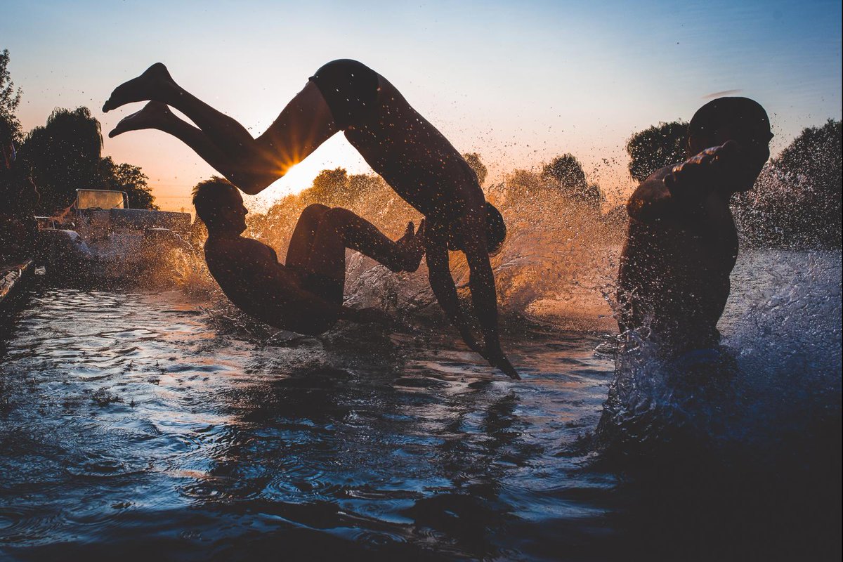 Find out how @CharlieCampey80 got this fantastic action shot at thisisreportage.com/taking-plunge-…