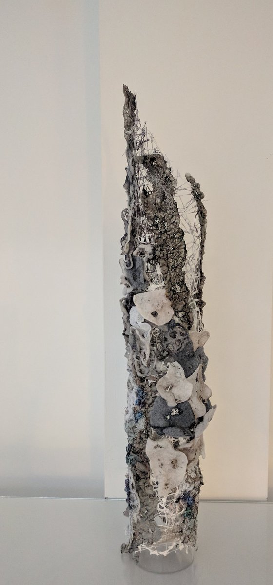 MarianJazmik's tweet photo. 'Decay' vessel now completed. #becreative #fibreart #embroidery #textileart #fungi #3Dart #textileartist #freemachining #sculpture #decay #nature https://t.co/lqcIqCTNVC