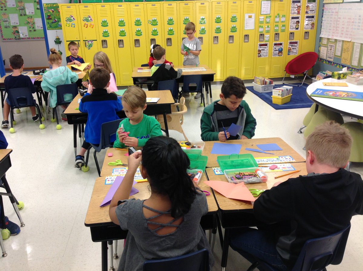 thompsonfrogs's tweet photo. Quick STEM Challenge! Build a tall tree with paper and tape!@DonaldES https://t.co/lI4YBF5GAl