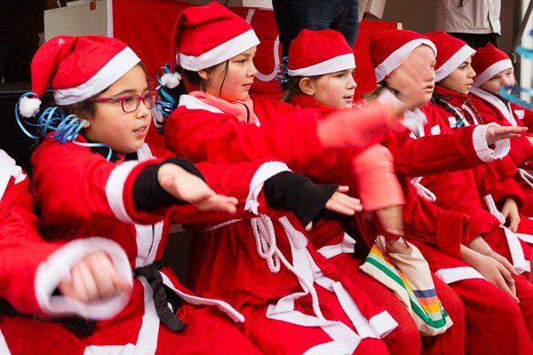 Santa Run Gorinchem 2017 komt er weer aan!! Meld je nu vast aan: zaterdag 23 december om 10.30 warming up, 10 uur fotoshoot met ijssculptuur kerstman. Op de Grote Markt! tinyurl.com/ybrn3o2d