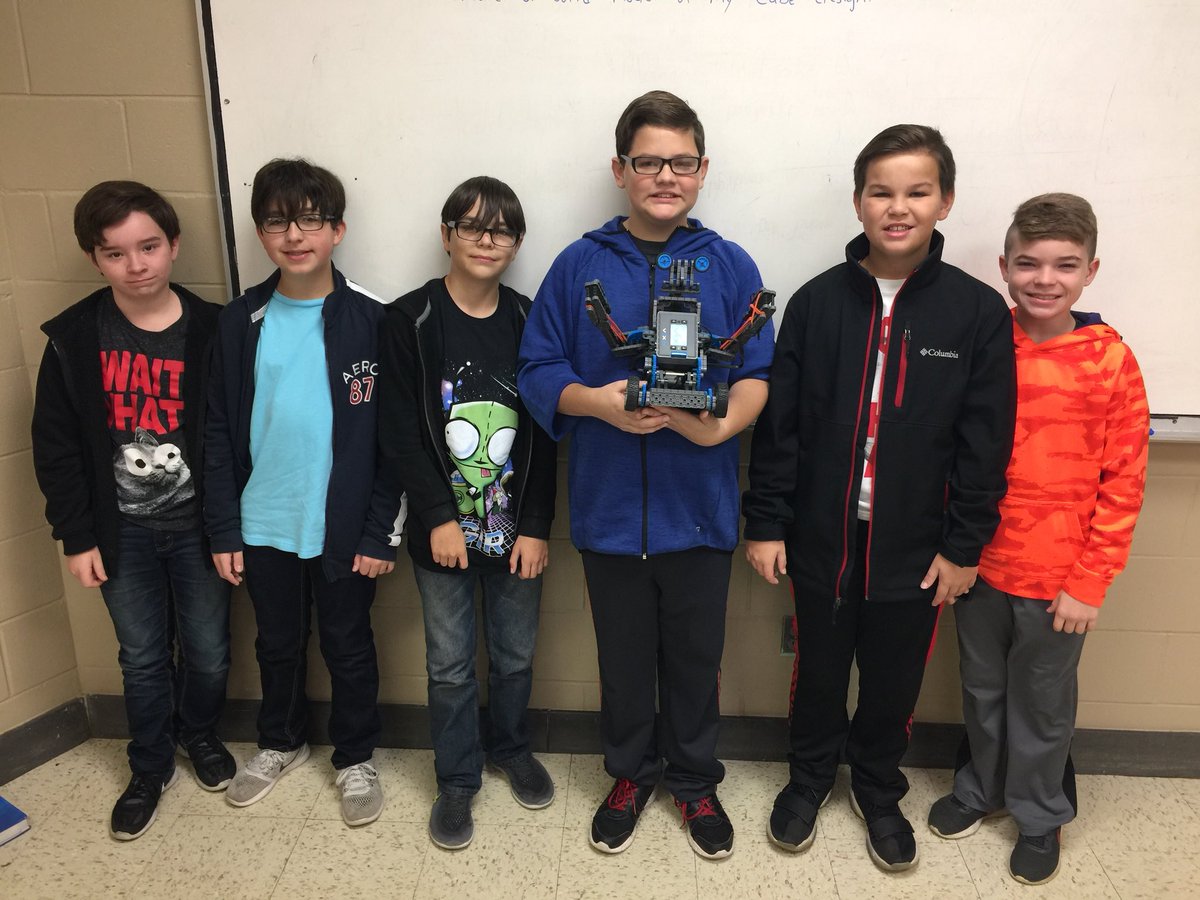 coachphil22's tweet photo. Meet Ike! #advancedrobotbuilds #6thgradeSTEM @TrojansMSMS @MSCSTrojans https://t.co/fZBMQsIntM