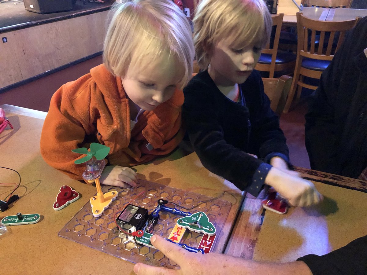 TruskaChristina's tweet photo. Before break I got to attend Tectonic Plates talk on STEM education that included hands-on time! Awesome to watch kids work to understand circuits and it was so fun! #ElonEd #edu401 https://t.co/c1IusOrgcv