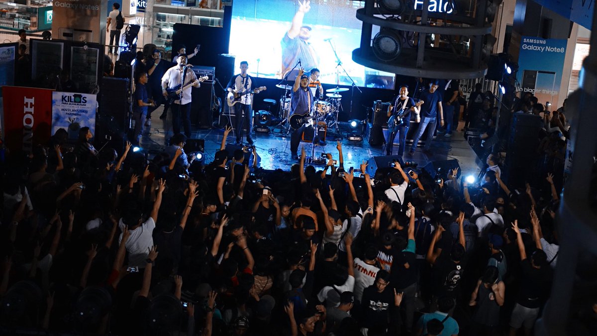 mayonnaisemusic's tweet photo. Maraming salamat sa lahat ng nanuod sa amin ngayong week! 8/8! 😁

• #6thJJWeek kick-off, SM Fairview
• 19 East Sucat
• Kilos para sa Kalikasan: The Clean Air Concert 2017, SM North EDSA Annex
• #PablosWeek2017, Pablo’s Pub &amp; Restaurant BGC https://t.co/b8CA9YgZEi