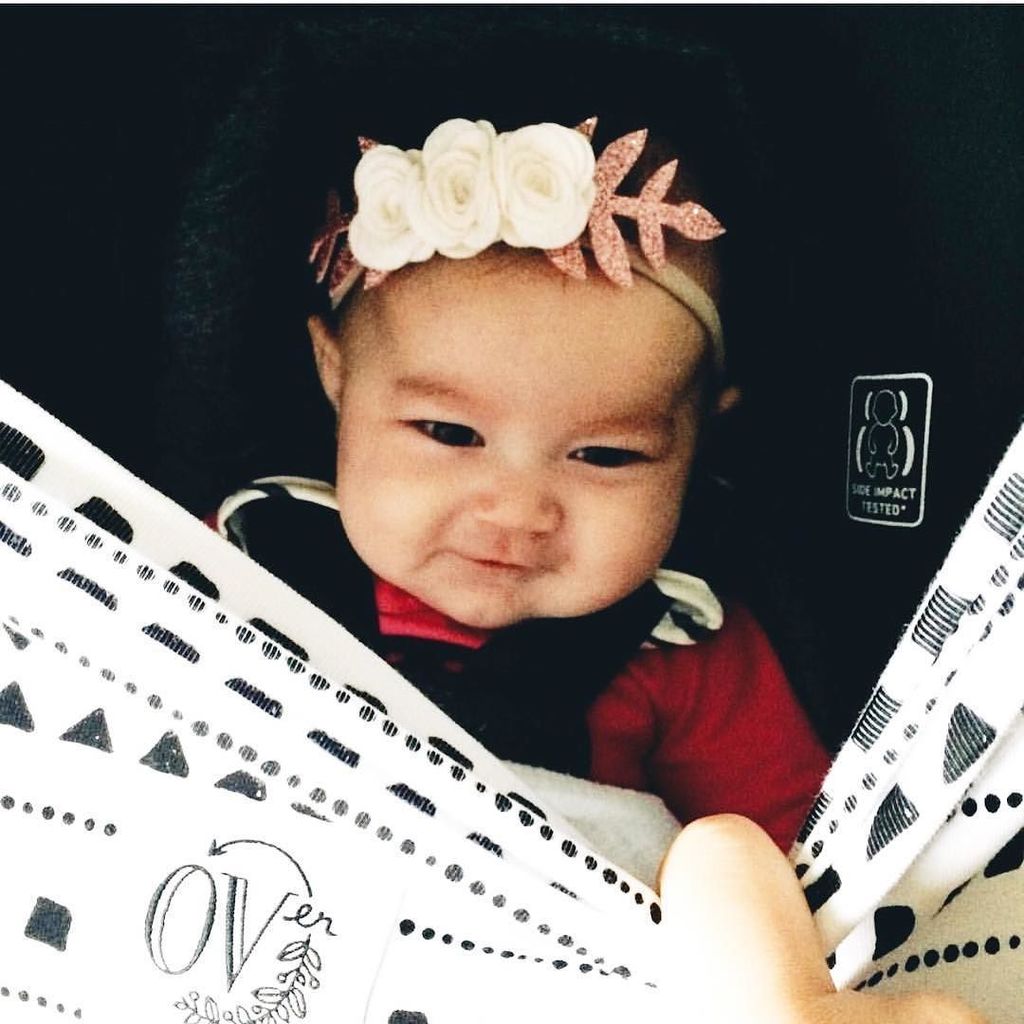 TheOVerCompany's tweet photo. 🖤we are all smiles this Monday morning! Ready to take on another exciting week!
📷: @lle92 .
.
.
.
.
.
.
.
#getyourOVeron #modernmom #babymusthave #multiuse #handmadeincanada #freeshipping #carseatcover #nursingcover #momlife #OVermama #itshappyhere #… https://t.co/SSlUgq97dl https://t.co/2K1n1w6LlL