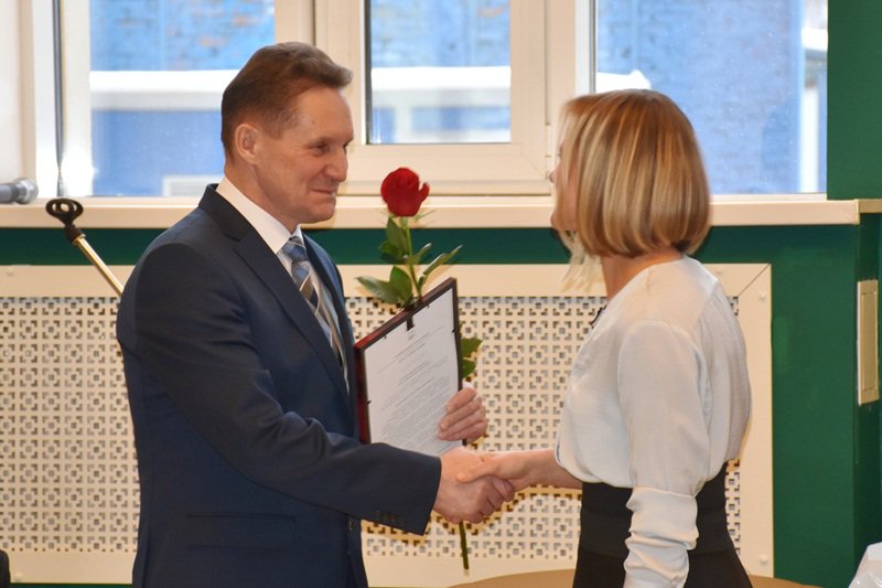 VKuvaytsev's tweet photo. Любые средства, которые мы вкладываем сегодня в развитие образования, в будущем окупятся сторицей. Вручили стипендии главы администрации города лучшим студентам и учащимся образовательных учреждений Пензы:https://t.co/IXqRAksBYd https://t.co/820BI3znk7