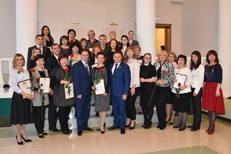 VKuvaytsev's tweet photo. Любые средства, которые мы вкладываем сегодня в развитие образования, в будущем окупятся сторицей. Вручили стипендии главы администрации города лучшим студентам и учащимся образовательных учреждений Пензы:https://t.co/IXqRAksBYd https://t.co/820BI3znk7