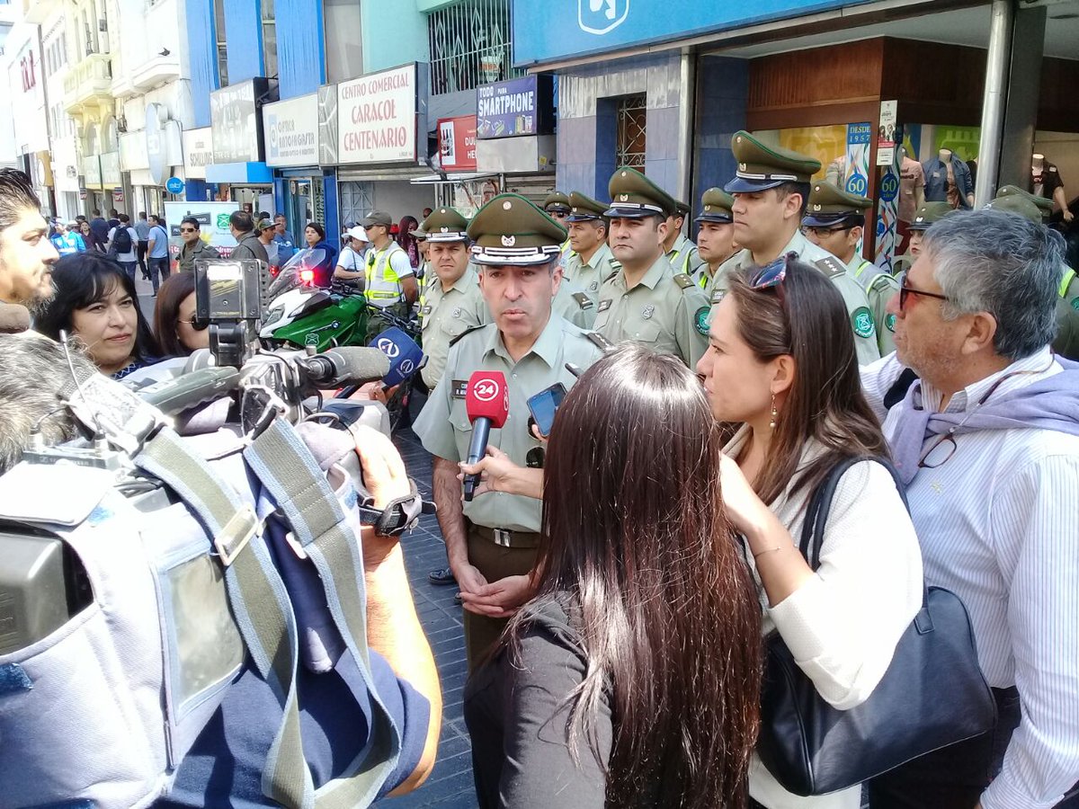 Micc3ra's tweet photo. Of. Comunitaria Antofagasta miccantof@gmail.com @Carabdechile  Lanzamiento Campaña Preventiva "Navidad Segura" via publica sector centro. https://t.co/kw5D15ZgoW
