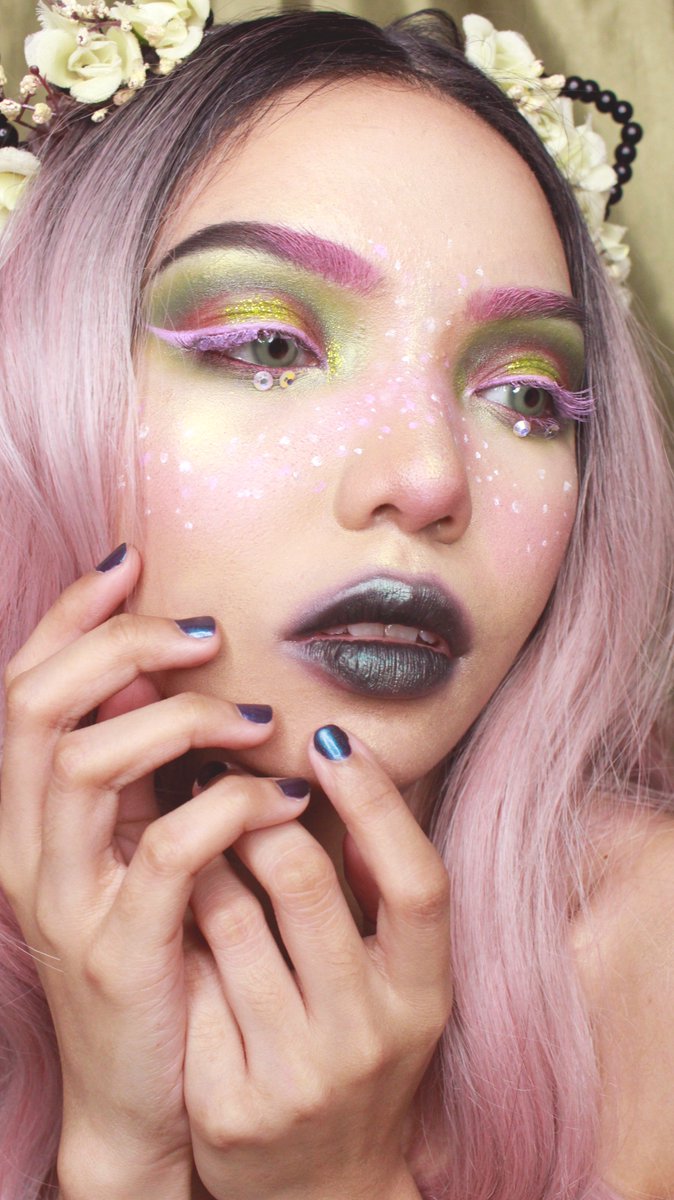 trishaamontero's tweet photo. I tried going to the dark side but mehh I failed hahah so here's my fail wicked fairy look. I actually filmed a makeup tutorial for this but I won't upload it coz the look is shitty 😭😖 but i love how the lips turned out. Well, dark is definitely not my forte =)) https://t.co/KdJSga2isp