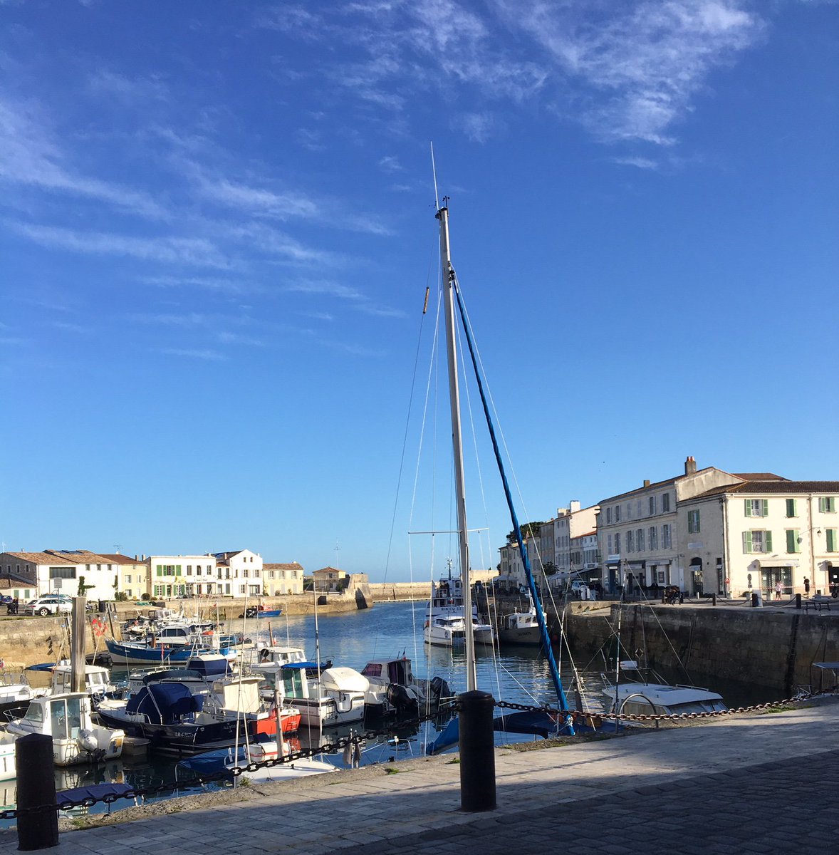 Les Epicuriens du vin sont partis à la rencontre des viticulteurs de l’île de Ré et sont fiers de partager avec vous la découverte de ce vignoble !
Photo © Global Vini Services
Pour lire notre article: bit.ly/2iWRRgh
#IledeRé #vineyards
