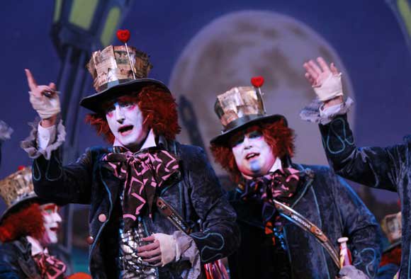 lacalleshop's tweet image. “Ábreme las puertas del corazón que en este romance no haya razón y que el mundo rabie, corazón mío. Que si tienen que decir que si Martín Burton, Burton Martín, tú siempre me tienes loco perdío” @ComparsadeAM #lacalleshop #vistetedecarnaval #carnavaldecadiz