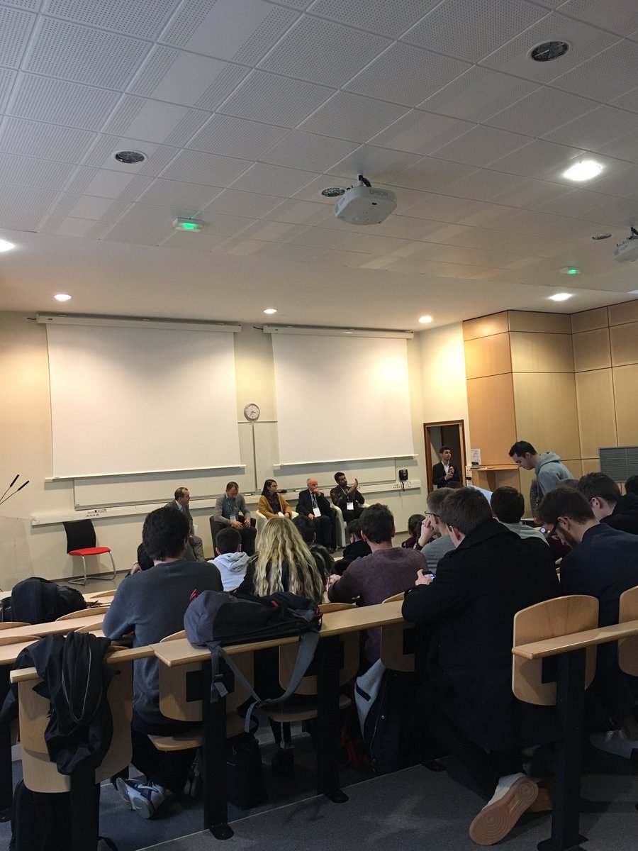 ENSTABretagne's tweet photo. Table ronde : "Ingénieur d'études VS ingénieur manager" #ENSTABretagne #FED2017 #Ecole #Ingénieur https://t.co/reTjdZYHpL