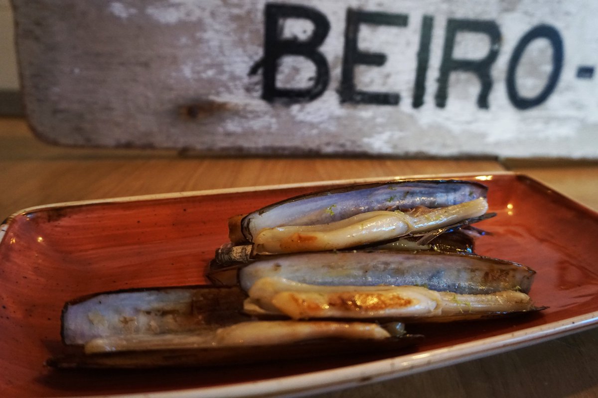 TabernaFurtivos's tweet photo. En Furtivos, ¡te sacamos las navajas! Pero tranquilos: son gallegas, se comen y están simplemente deliciosas. https://t.co/e5N45WA5bY