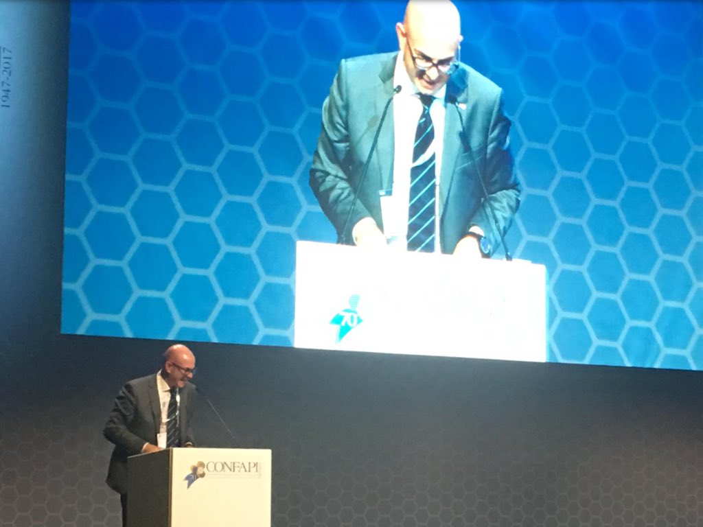 #confapi c'è! 
Senza imprenditori non c'è crescita, senza crescita non c'è occupazione e senza lavoro non c'è futuro