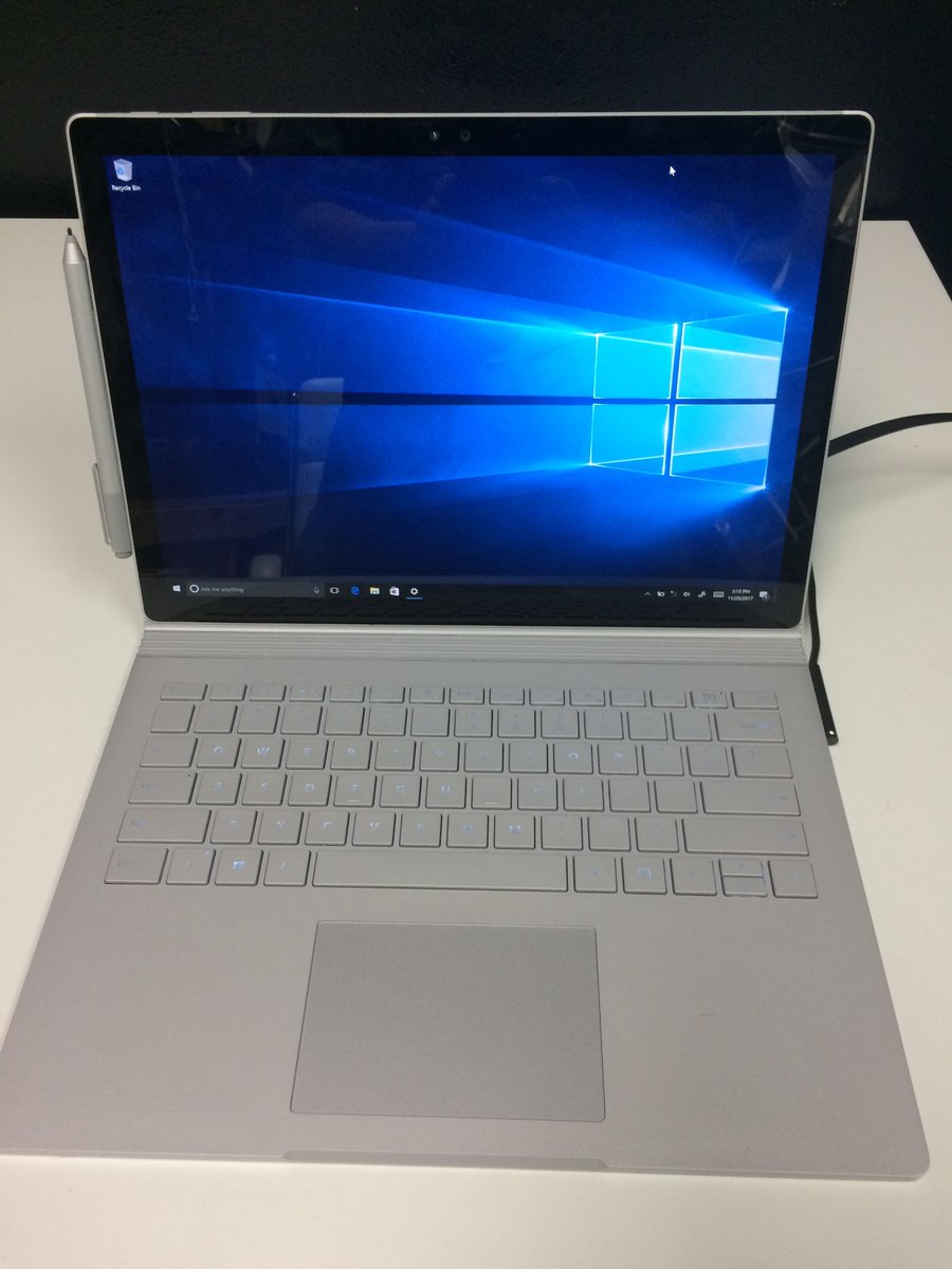 Surface Book i7 up for sale! 16GB RAM, 475GB SSD, 2 power banks, Great Condition ow.ly/5jBF30gOYCe