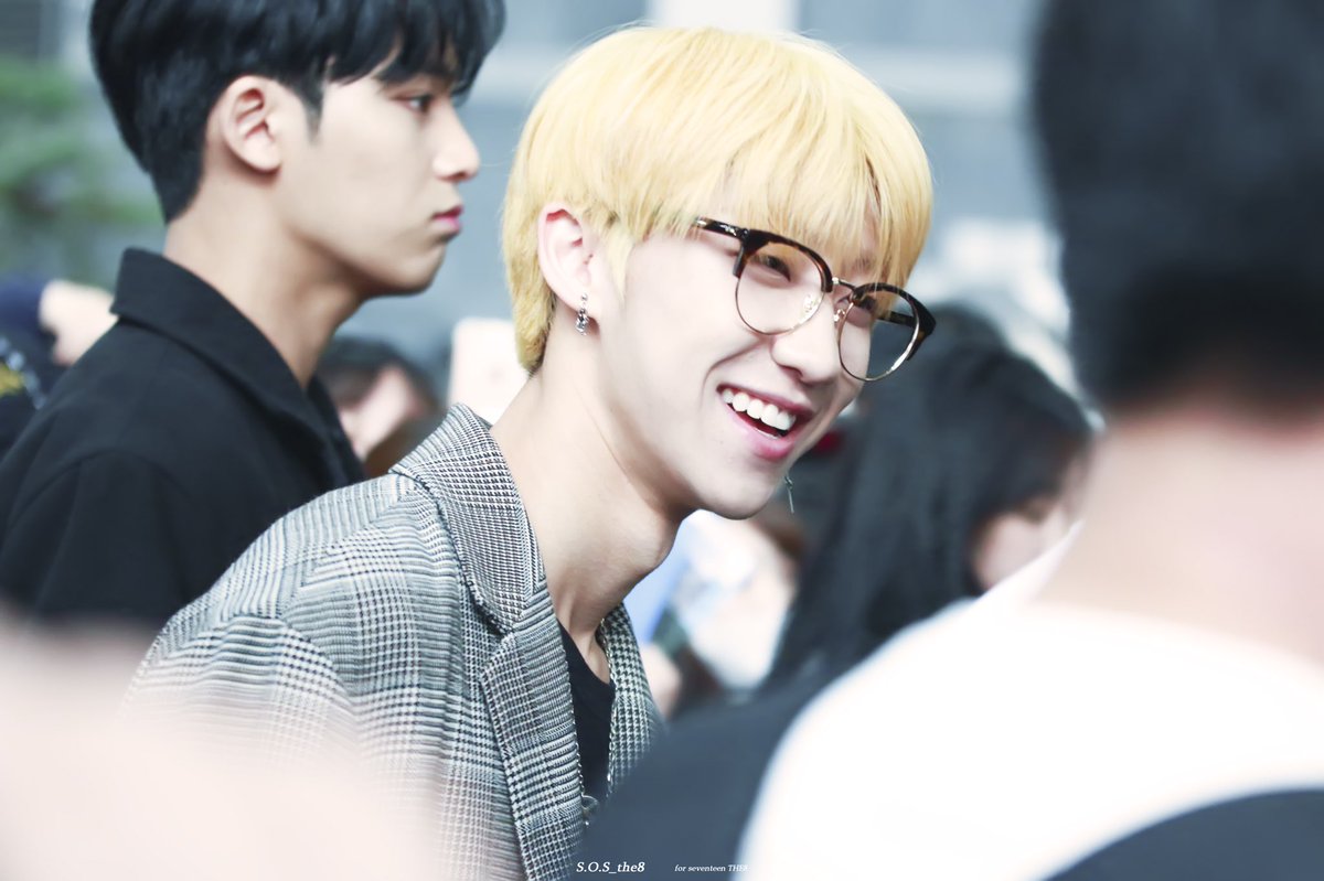 xpcyeon's tweet image. MEUS SINCEROS VAI SE FUDER XU MINGHAO ME ARRASA MENOS