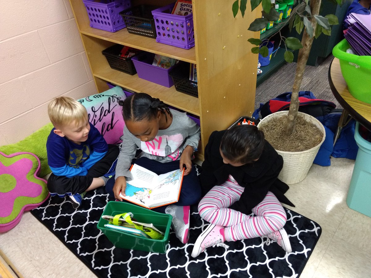 amanda_kabutha's tweet photo. K &amp; 1st graders effectively communicating about the joys of reading #drive4purpose @MrsG42010394 https://t.co/7bdfQfKbmB