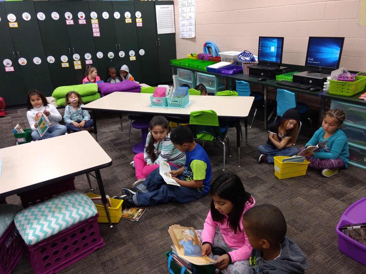 amanda_kabutha's tweet photo. K &amp; 1st graders effectively communicating about the joys of reading #drive4purpose @MrsG42010394 https://t.co/7bdfQfKbmB