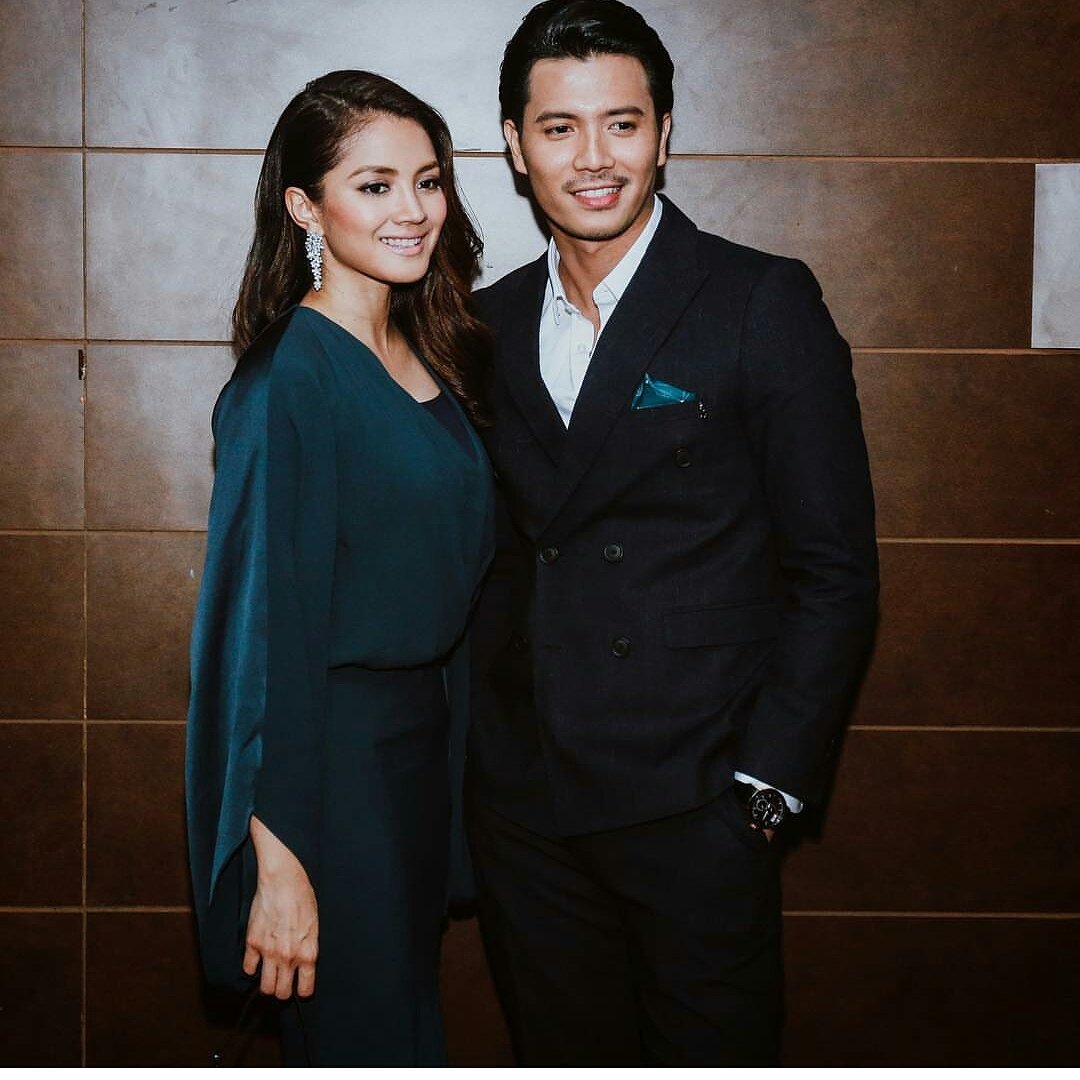 ERAdotje's tweet image. @missfazura , telah sah bergelar isteri kepada pelakon lelaki popular, Fattah Amin, dengan sekali lafaz.

Pasangan itu disatukan kira-kira pukul 9.50 malam (27 November) dalam sebuah majlis tertutup yang dihadiri oleh  keluarga dan rakan-rakan pasangan tersebut.

#fattzura
