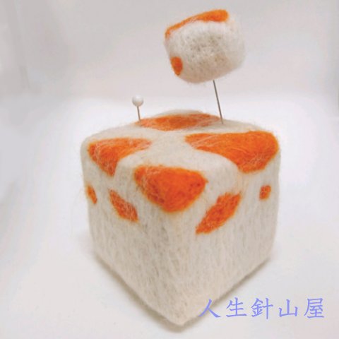 人生針山屋 デザフェスi 47感謝 人生針山 みかん寒天 甘くした牛乳に缶詰のみかんを入れて寒天でゼリー状に固めた食べ物 白 オレンジって色合わせも可愛い って思うのですが いかがでしょうか あ エキストラさん乗せ忘れている だ 誰に