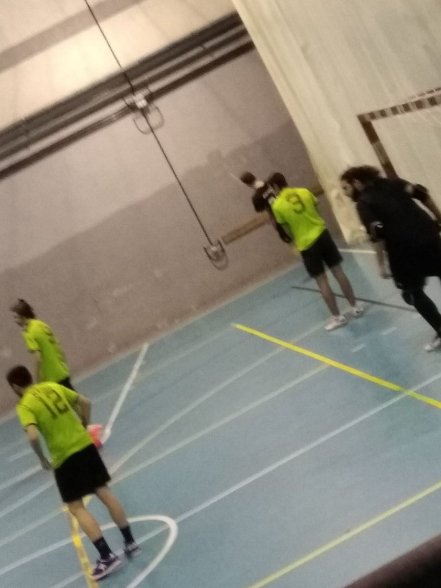 ABirrasFs's tweet photo. Y nos quedamos con los 3 puntitos frente a rayo vayacaño, un partido muy complicado💪 pero que superamos 2-3 gracias a los goles de @Bicity1995⚽ @DavidToLoCo45⚽ y un rival el propia puerta⚽. Después del partido unas birras y a seguir entrenando 💪 https://t.co/xRTr6aflyD