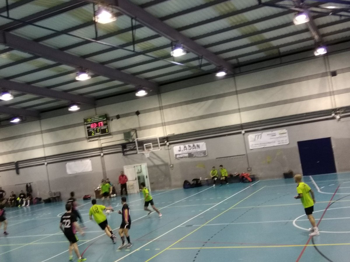 ABirrasFs's tweet photo. Y nos quedamos con los 3 puntitos frente a rayo vayacaño, un partido muy complicado💪 pero que superamos 2-3 gracias a los goles de @Bicity1995⚽ @DavidToLoCo45⚽ y un rival el propia puerta⚽. Después del partido unas birras y a seguir entrenando 💪 https://t.co/xRTr6aflyD