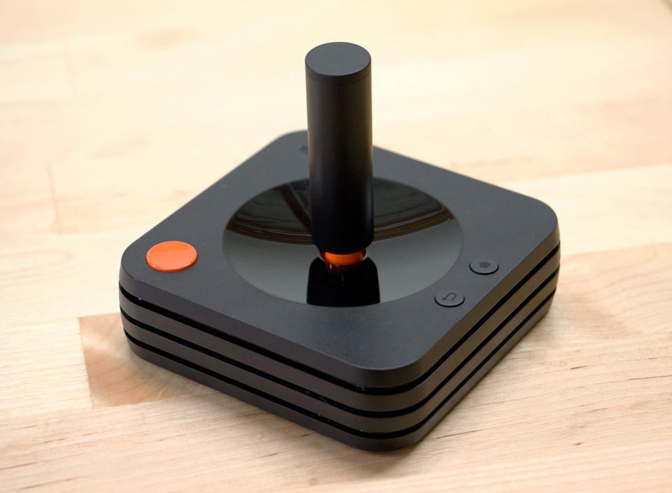 omgubuntu's tweet photo. Atari's Linux Games Console Now Has a Controller #ataribox https://t.co/PqyMq2K2EU https://t.co/44vB6dUL7l
