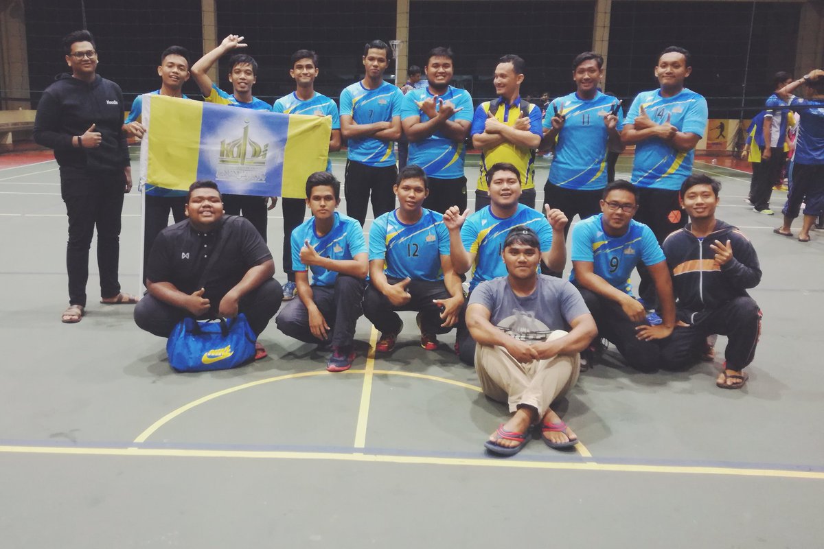 Amsyarshukri's tweet photo. Congrats gais kita menang malam ni 💙💛
#volleyball
#kuips
#suptim
#suptim2017 https://t.co/zM8VxgPTRe