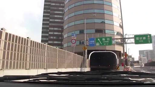 大阪人には常識！？ビルの中を通過する高速道路があるらしいｗｗｗ