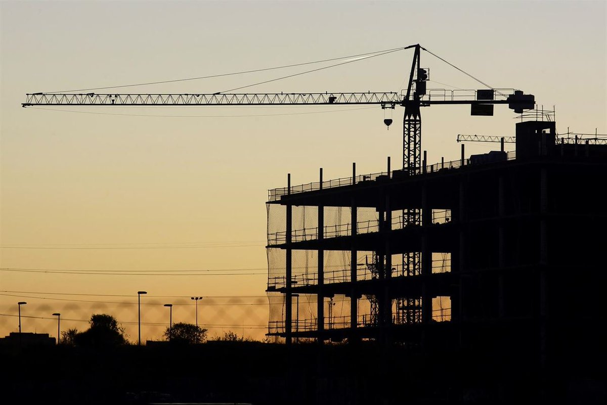 EPeconomia's tweet photo. Bruselas pide una multa de 105.000 euros diarios por el retraso para aprobar la ley hipotecaria https://t.co/Q8skr5Jn0C https://t.co/wcb089kWv3