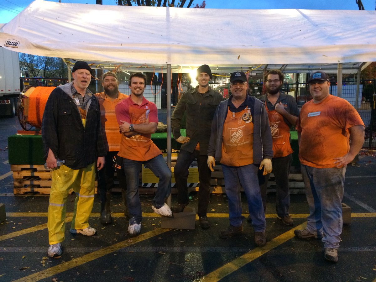 Unloaded 430+ Christmas trees with best crew in under 30 minutes!!! #redhotredding #shakeandbake