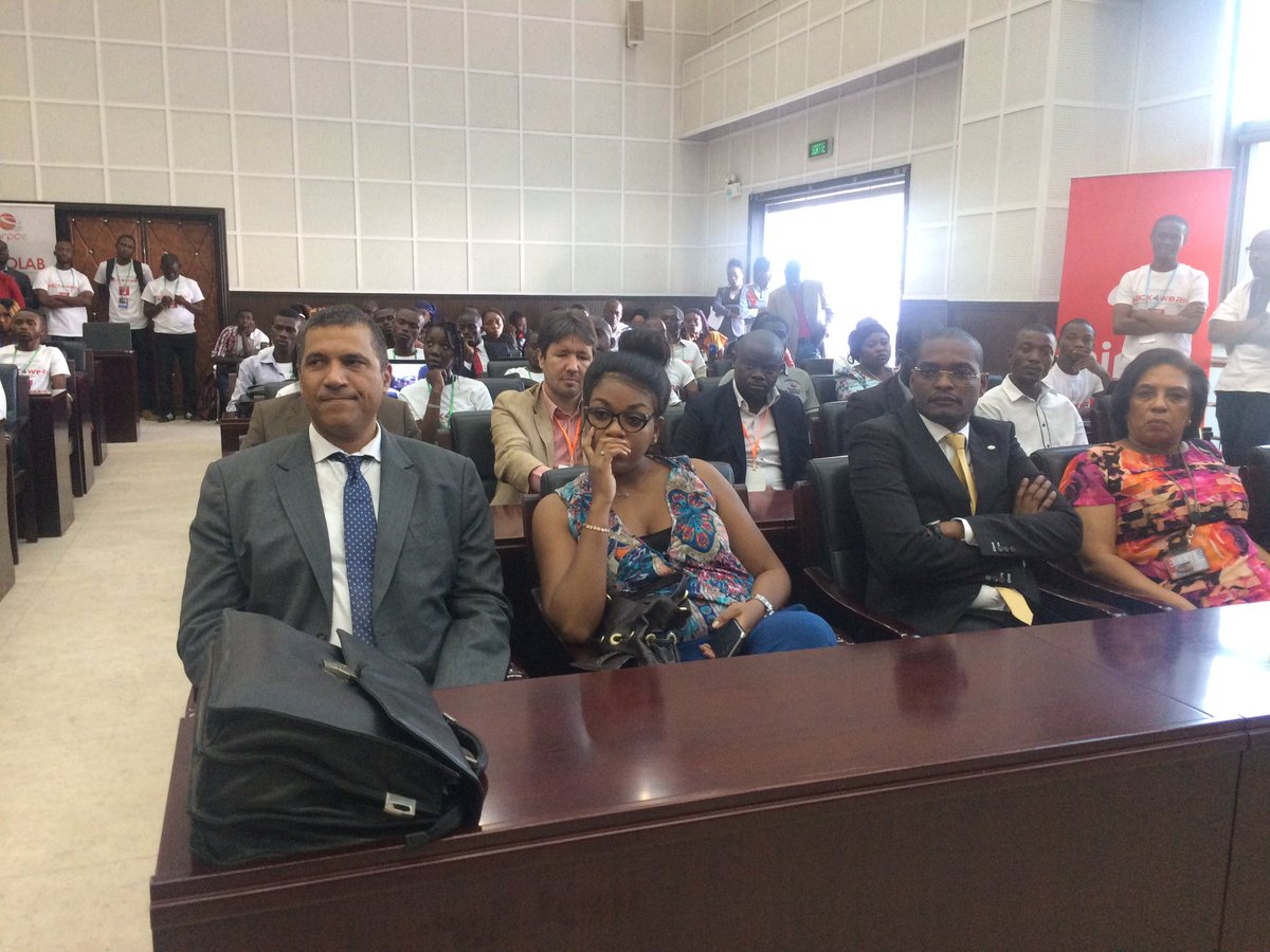 PNUDRepduCongo's tweet photo. "Il appartient à la jeunesse de s'impliquer dans l'économie #numérique" M le Ministre @PostesTelecomcg "L'avenir de notre pays réside dans votre capacité à innover" #Hack4work @PostesTelecomcg @ARPCECongo, @VNUCongo, @PNUDRepduCongo, @airtel_congob #BCICongo, #Ecobank https://t.co/nvbDogIAQk