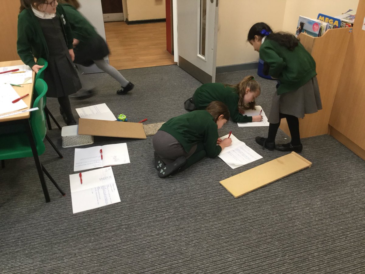 DovedaleY3's tweet photo. Y3B are scientists. We have been testing the resistance of different materials #y3scientists @DovedaleY3 @DovedalePrimary https://t.co/UUtIbFcOdt