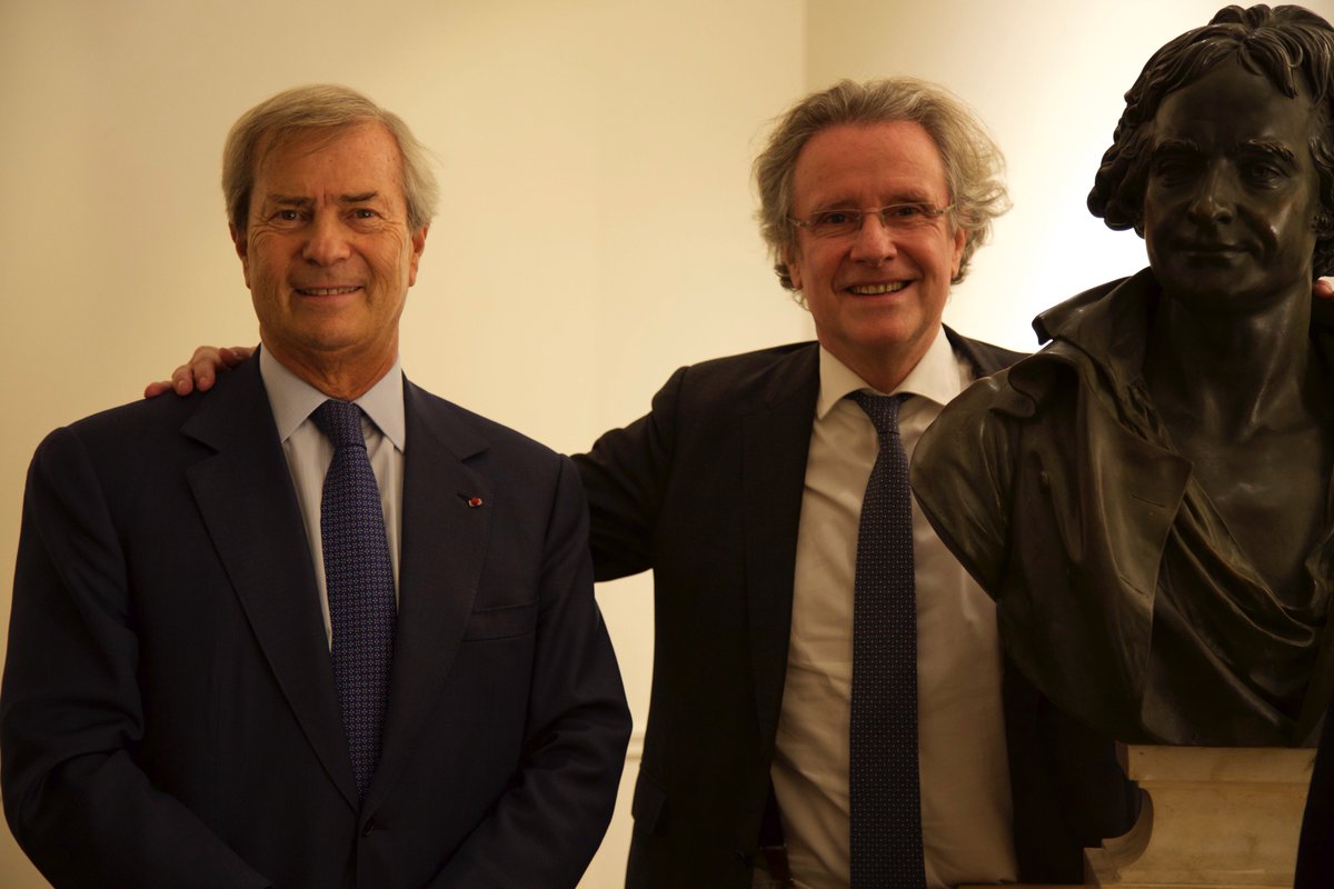 IndustrieFrance's tweet photo. Cérémonie #Chaptal2017 Tous nos remerciements à notre parrain Vincent #Bolloré pour sa présence et son soutien #Encouragement #Transmission @oliviermousson #HotelIndustrie https://t.co/ISFhDZWO7R