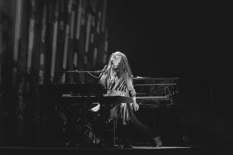 RIFFonline's tweet photo. PHOTOS: @toriamos gets creative at the Paramount https://t.co/y8GTNHS6BG 📸: @Xposure120 // @scarson45 https://t.co/xz5AkK6fX5