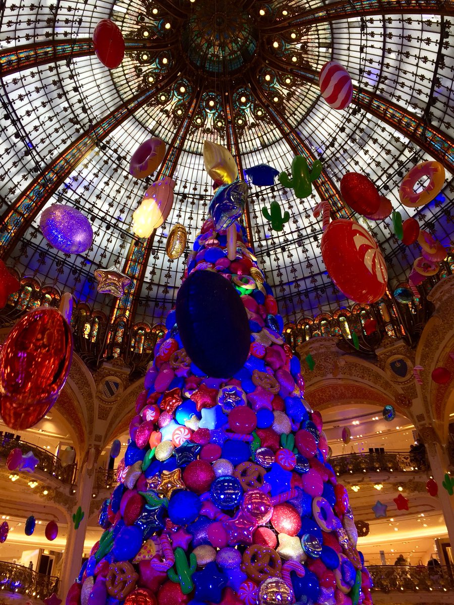 vikkiliogier's tweet photo. Fantastique rollercoaster en réalité virtuelle aux Galeries Lafayette à Paris! Á ne pas rater.. en plus c’est gratuit;) #SpectacularVR #VR https://t.co/BDatNQgmjw